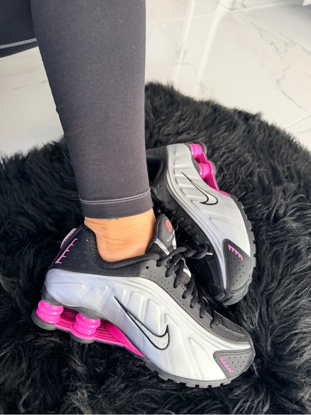 Nike Shox R4 - Picture 2 of 13